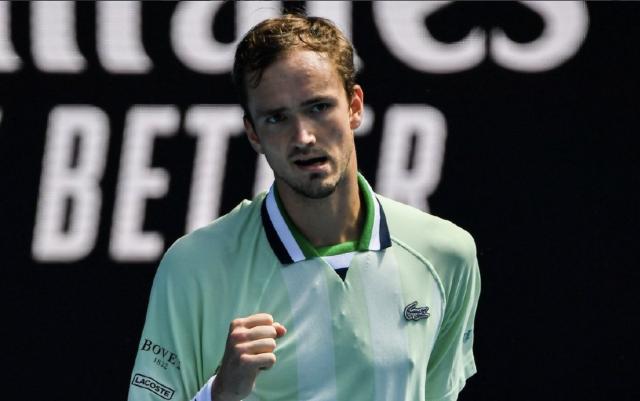 开云平台-梅德维德夫首秀顺利过关 信心十足剑指背靠背？